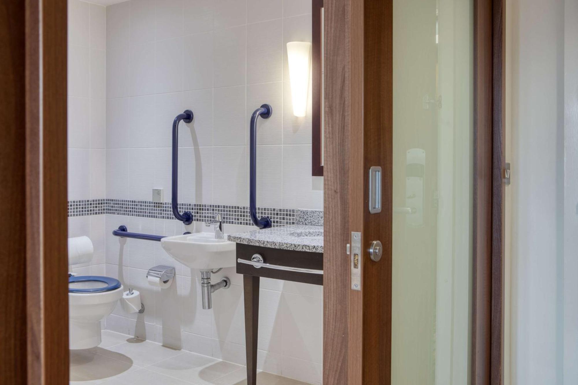 Hampton By Hilton 3*