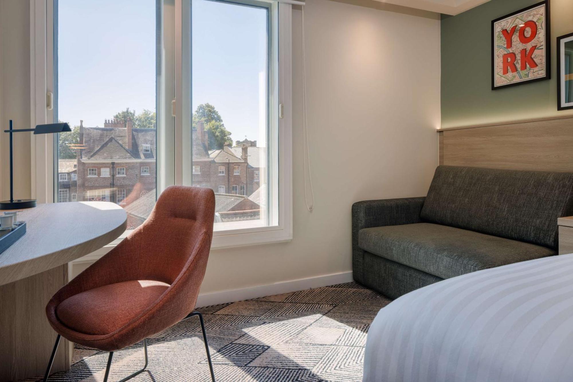 Hotel Hampton By Hilton 3*